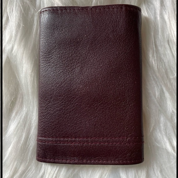 Authentic vintage Christian Dior Key Holder. In Preowned good condition. - Picture 2 of 7